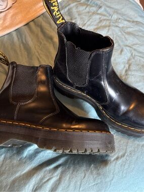 Dr.Marten Black Chelsea Boots